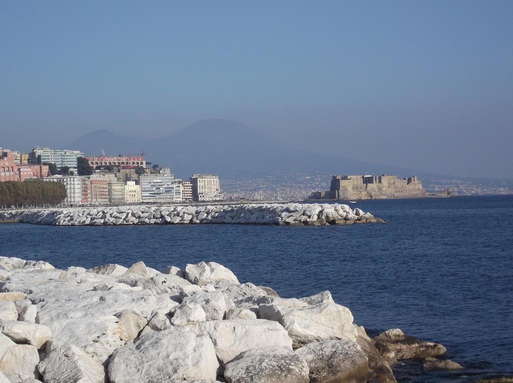Monolocale Fronte Strada Napoli Centro Storico Villa Buitenkant foto